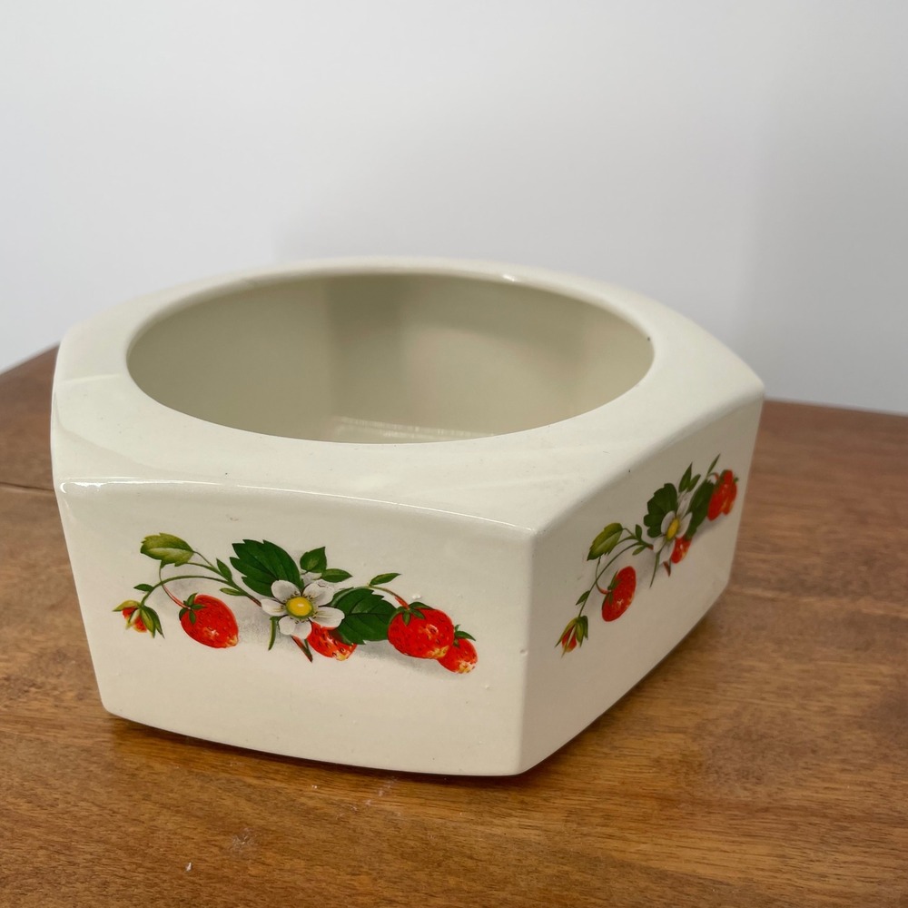 VTG 70s Holland Mold Ceramic Planter Hexagon Strawberry Design Ivory 6.5"